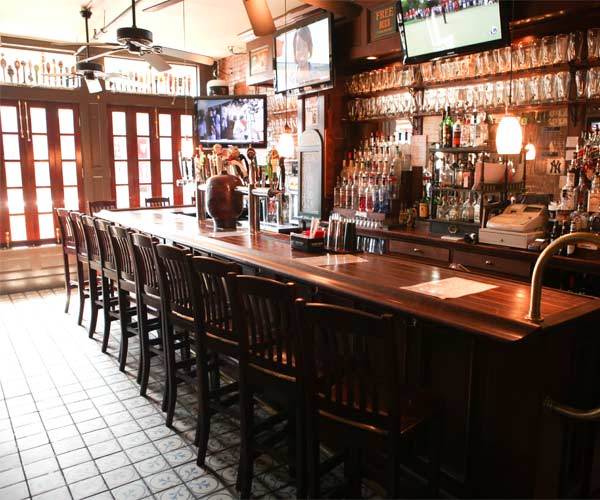 bars clubs nightlife in